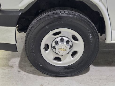 Used 2025 Chevrolet Express 2500 w/ Driver Convenience Package RWD image 11