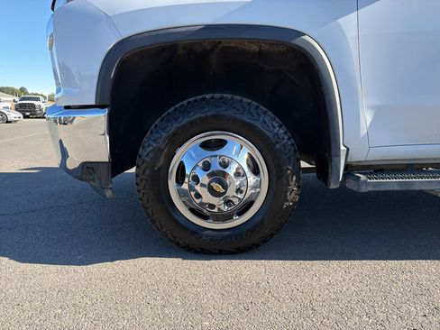 Used 2021 Chevrolet Silverado 3500 LT w/ Snow Plow Prep Package AWD/4WD image 19