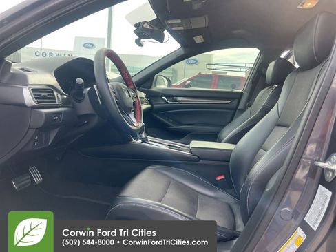 Used 2018 Honda Accord Sport image 5