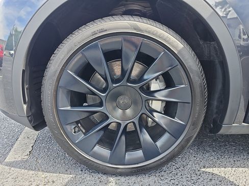 Used 2024 Tesla Model Y Long Range RWD image 31