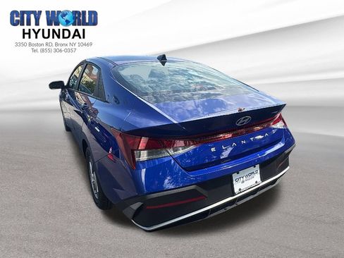 Used 2025 Hyundai Elantra SE FWD image 3