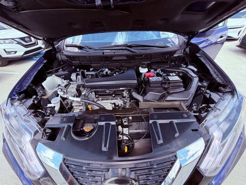 Used 2020 Nissan Rogue SV image 11