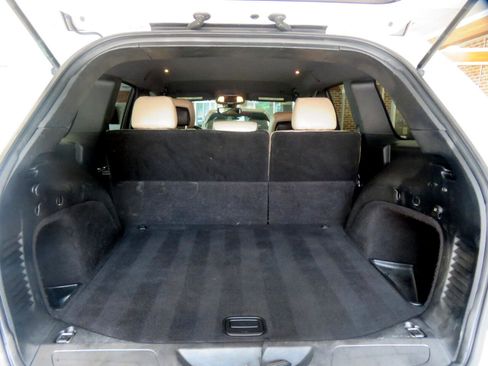 Used 2017 Jeep Grand Cherokee Laredo image 45