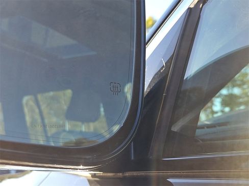 Used 2022 Jeep Grand Cherokee Overland w/ Luxury Tech Group IV image 27