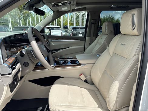 Certified 2025 Cadillac Escalade ESV Sport Platinum AWD/4WD image 11