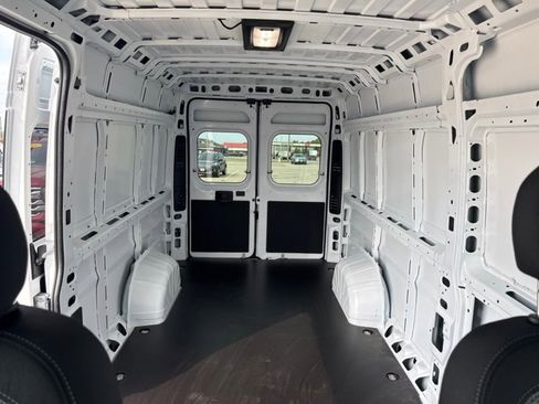 New 2026 RAM ProMaster 3500 w/ Quick Order Package 22G SLT image 18