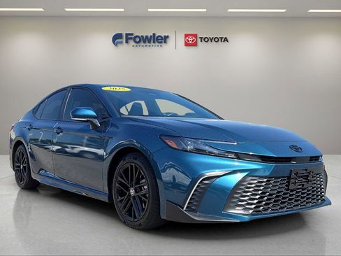 Certified 2025 Toyota Camry SE w/ Convenience Package FWD image 1