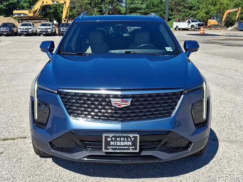 Used 2024 Cadillac XT4 Premium Luxury AWD/4WD image 2