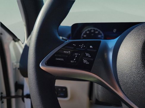 Certified 2025 Mercedes-Benz GLB 250 image 31