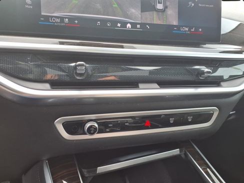 Used 2024 BMW X5 xDrive50e image 6