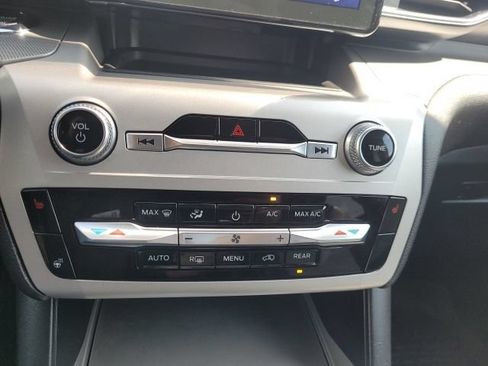 Used 2022 Ford Explorer XLT w/ Equipment Group 202A RWD image 17