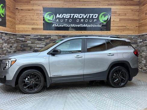 Used 2023 GMC Terrain SLE w/ Driver Convenience Package AWD/4WD image 19