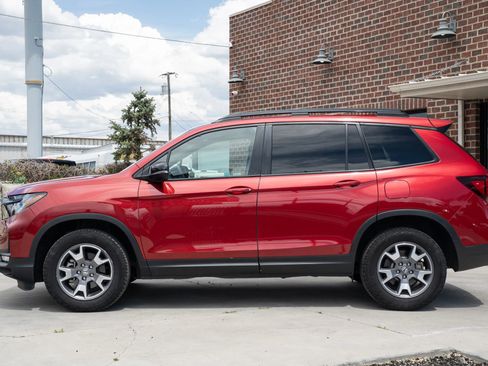 Used 2023 Honda Passport TrailSport image 3