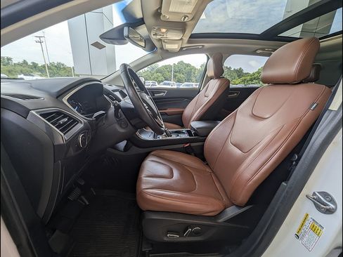 Used 2019 Ford Edge Titanium w/ Equipment Group 301A FWD image 18