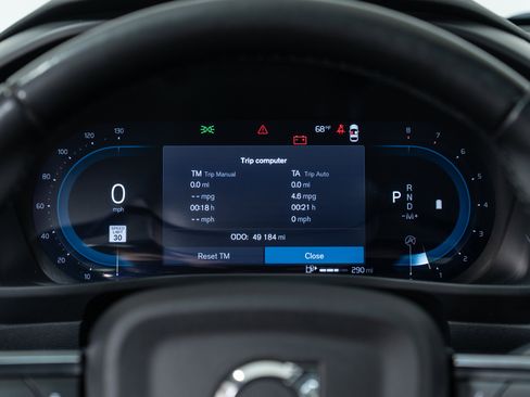 Used 2023 Volvo XC40 B5 Ultimate w/ Climate Package image 18