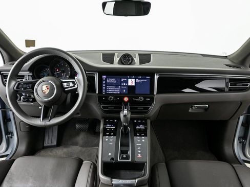 Certified 2025 Porsche Macan image 19