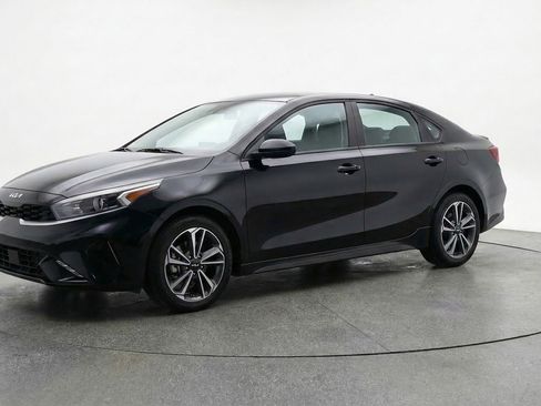 Used 2024 Kia Forte LXS image 3