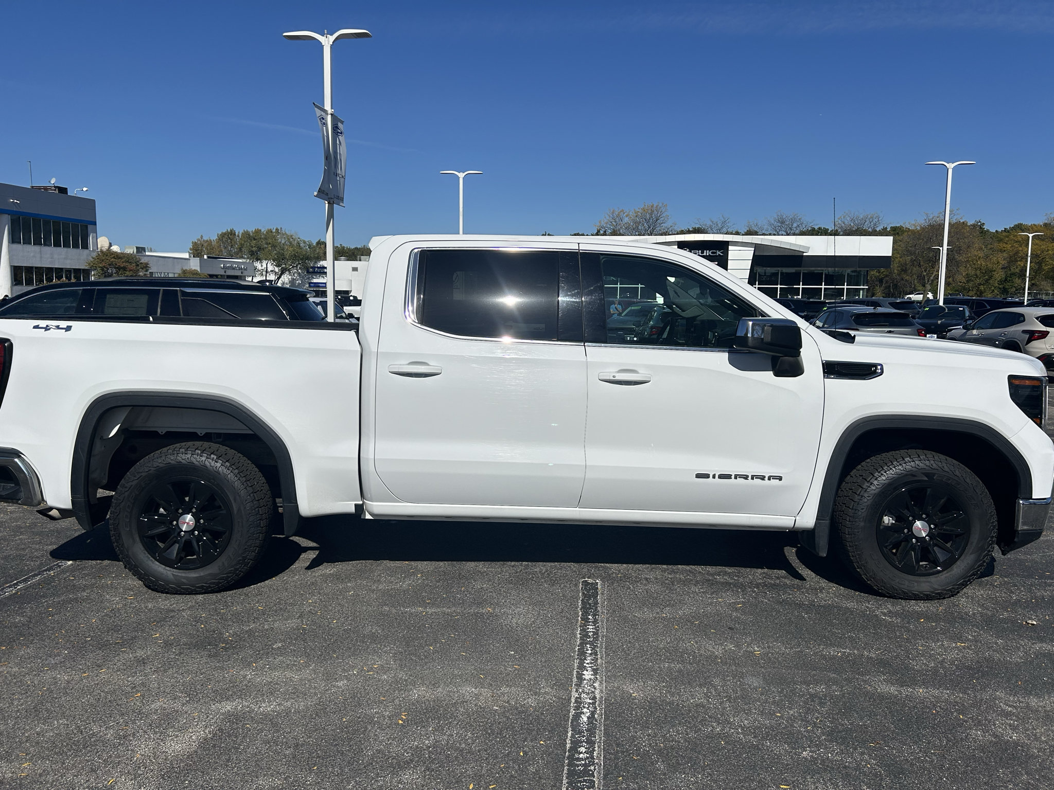 Used 2024 GMC Sierra 1500 SLE AWD/4WD image 8