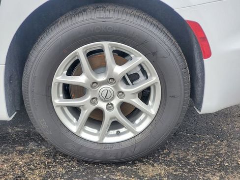 New 2026 Chrysler Pacifica Select FWD image 5