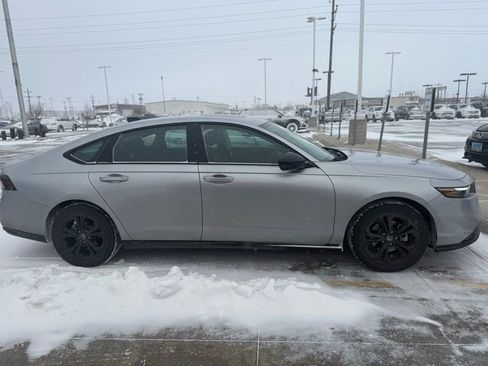 Used 2025 Honda Accord SE image 2