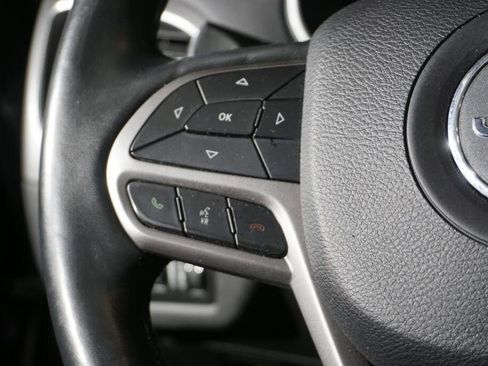 Used 2019 Jeep Cherokee Latitude Plus w/ Cold Weather Group AWD/4WD image 14