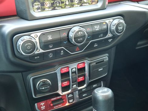 Used 2021 Jeep Wrangler Unlimited Rubicon w/ Dual Top Group AWD/4WD image 22