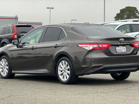 Certified 2018 Toyota Camry LE image 7