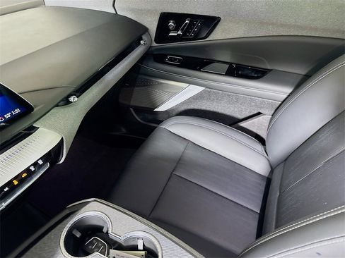 Certified 2025 Cadillac Optiq Luxury 2 image 23