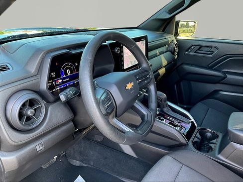 Used 2025 Chevrolet Colorado W/T AWD/4WD image 18