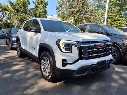 Used 2025 GMC Terrain Elevation AWD/4WD image 3