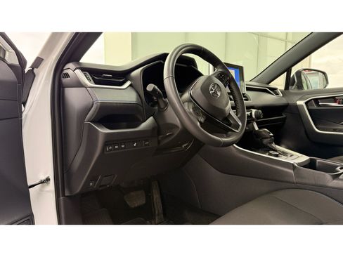 Used 2025 Toyota RAV4 SE w/ Convenience Package image 14