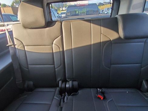 Used 2018 Chevrolet Suburban LT AWD/4WD image 7
