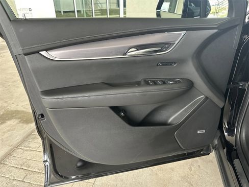 New 2025 Cadillac XT6 Luxury image 7