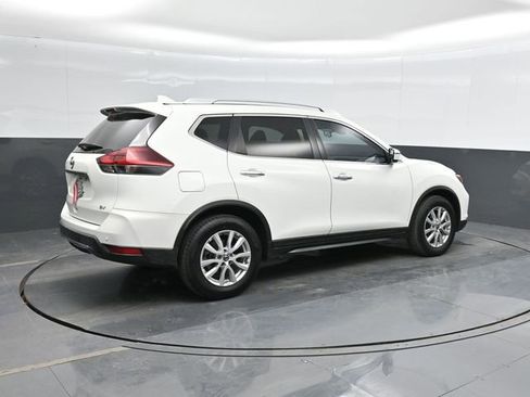 Used 2020 Nissan Rogue SV image 3