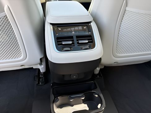 New 2026 Volvo XC90 B5 Ultra w/ Protection Package Premier AWD/4WD image 27