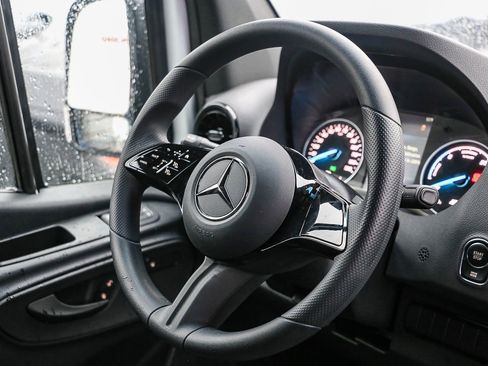 New 2024 Mercedes-Benz eSprinter 170 Cargo image 14