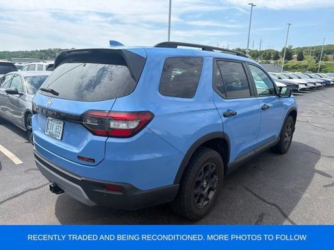 Used 2025 Honda Pilot TrailSport image 3