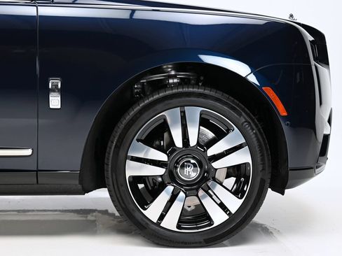 New 2026 Rolls-Royce Cullinan AWD/4WD image 6