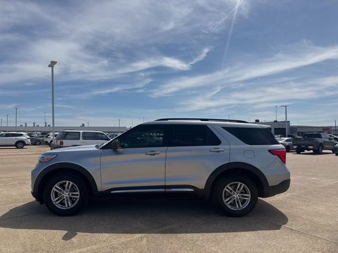 Used 2020 Ford Explorer XLT w/ Equipment Group 202A image 13