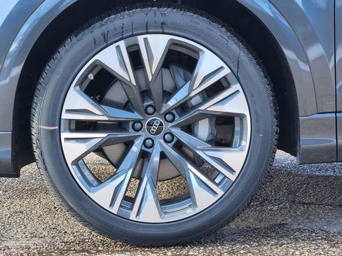 New 2026 Audi Q8 Prestige image 9