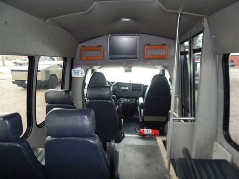 Used 2010 Chevrolet Express 3500 Extended RWD image 32