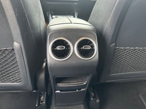 Used 2025 Mercedes-Benz GLA 250 4MATIC image 25