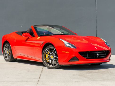 Used 2017 Ferrari California T RWD image 6