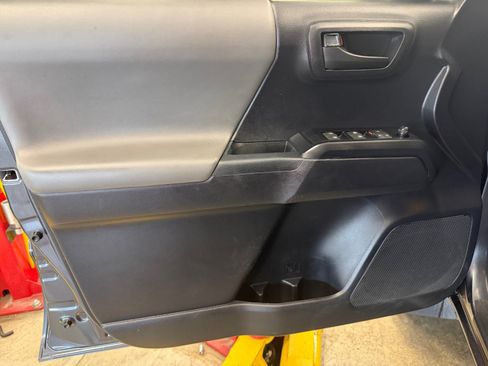 Used 2020 Toyota Tacoma SR AWD/4WD image 26