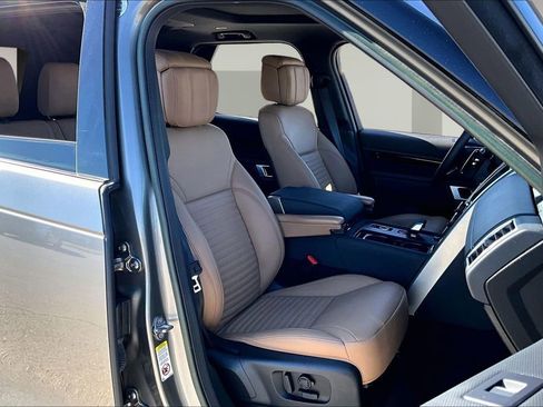 Used 2023 Land Rover Discovery HSE R-Dynamic image 7