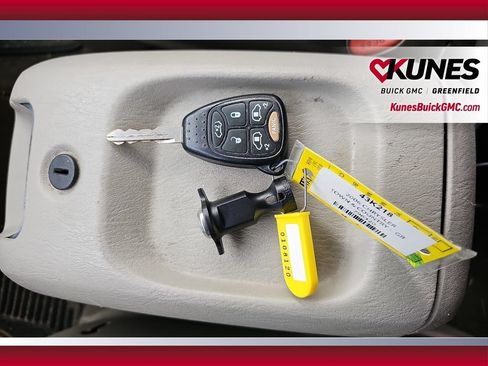 Used 2006 Chrysler Town & Country Touring FWD image 21