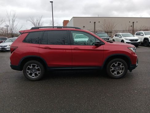 Used 2023 Honda Passport TrailSport image 2