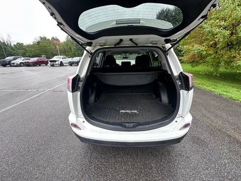 Used 2016 Toyota RAV4 LE AWD/4WD image 10