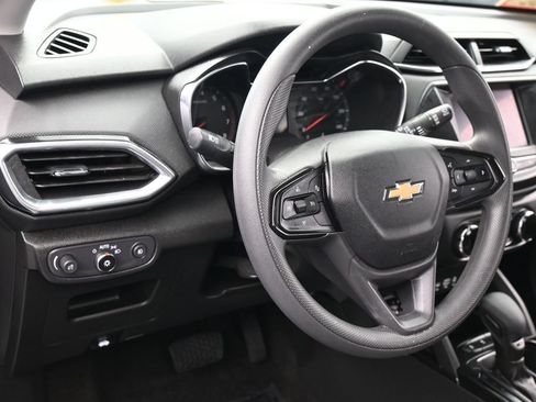 Used 2023 Chevrolet TrailBlazer LT FWD image 16