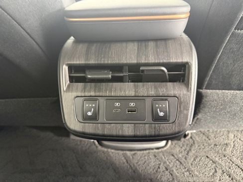 Used 2024 Nissan Ariya AWD image 14